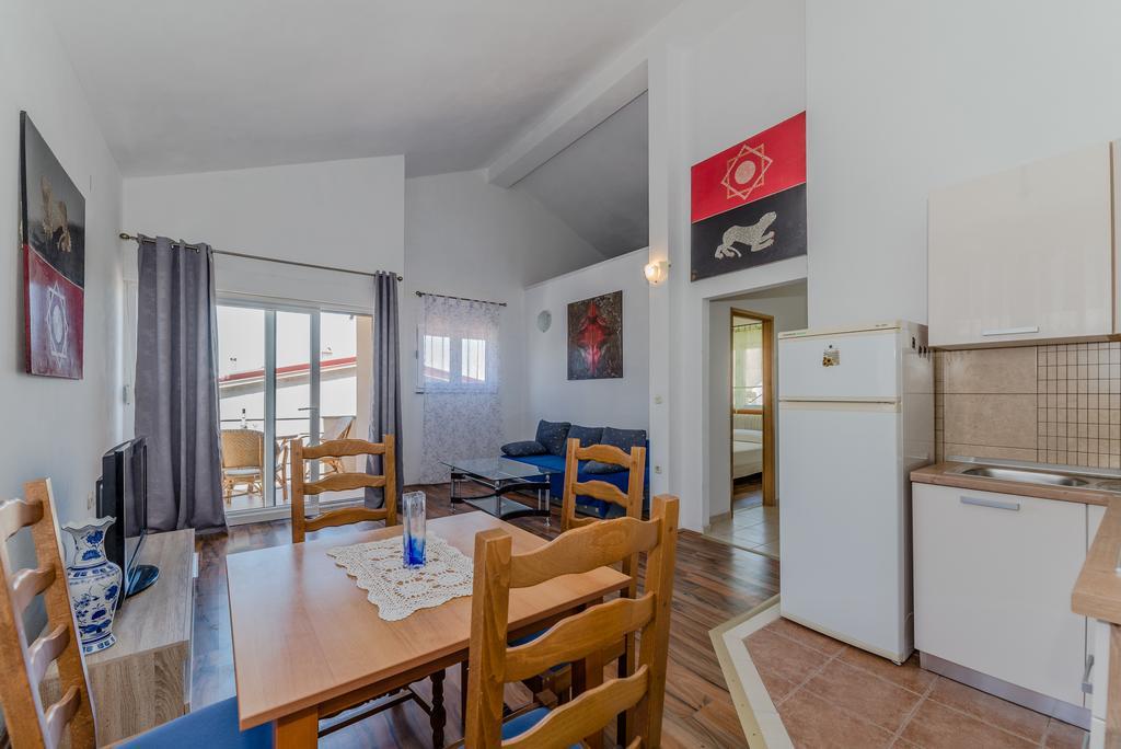 Paula Apartments Vir Eksteriør billede