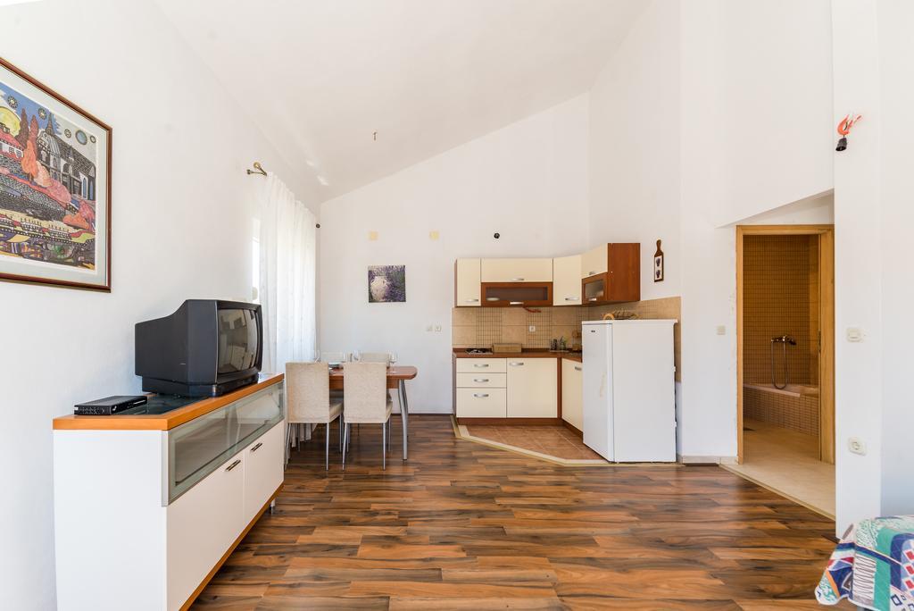 Paula Apartments Vir Eksteriør billede